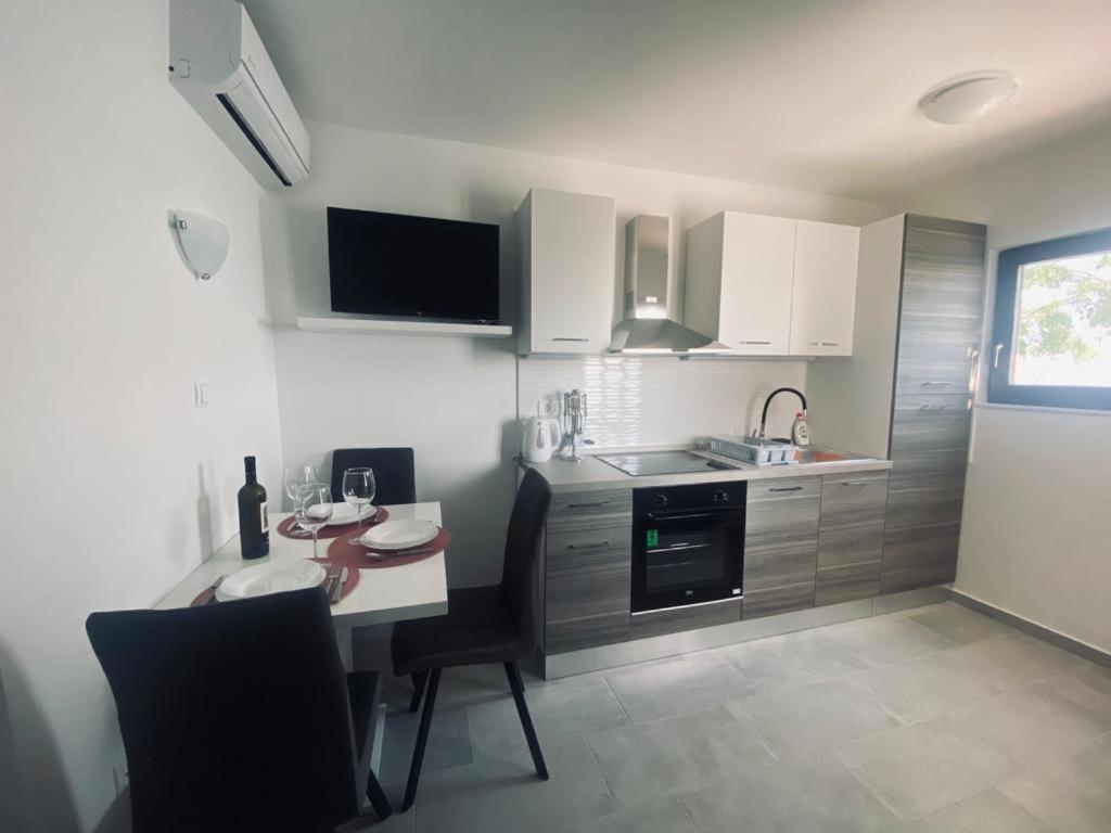 Apartmani Mila Starigrad Paklenica Εξωτερικό φωτογραφία