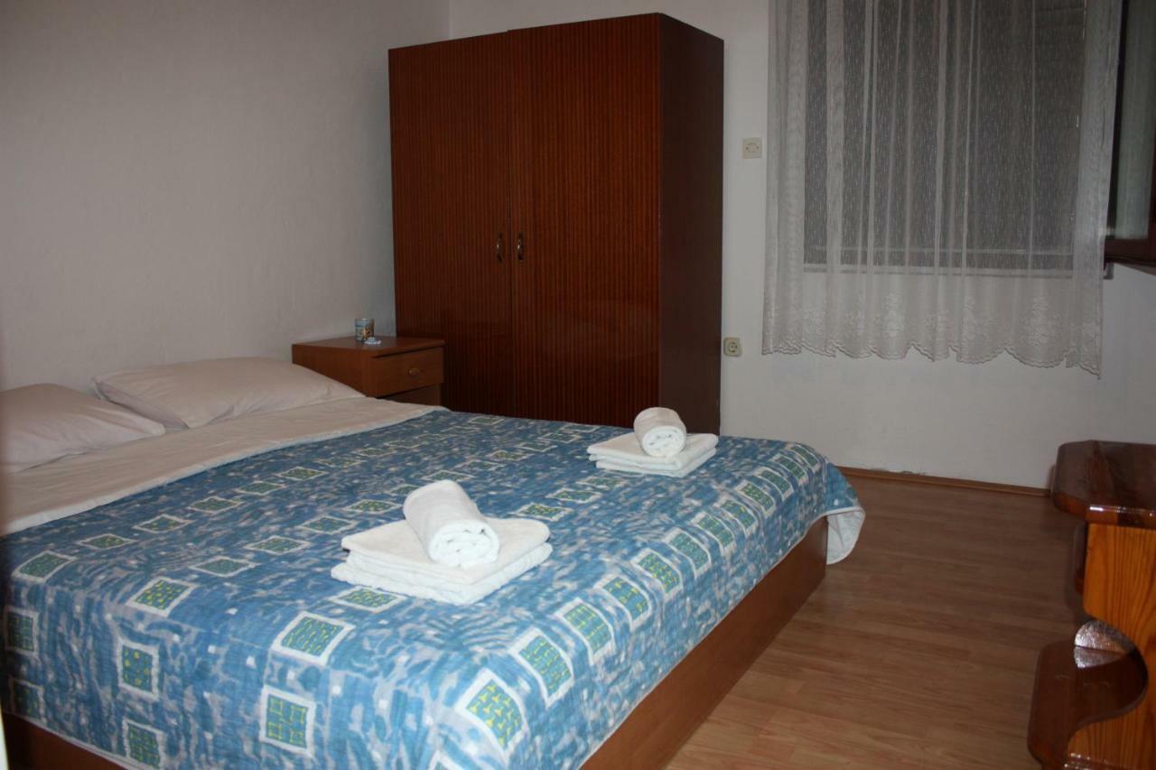 Apartmani Mila Starigrad Paklenica Εξωτερικό φωτογραφία