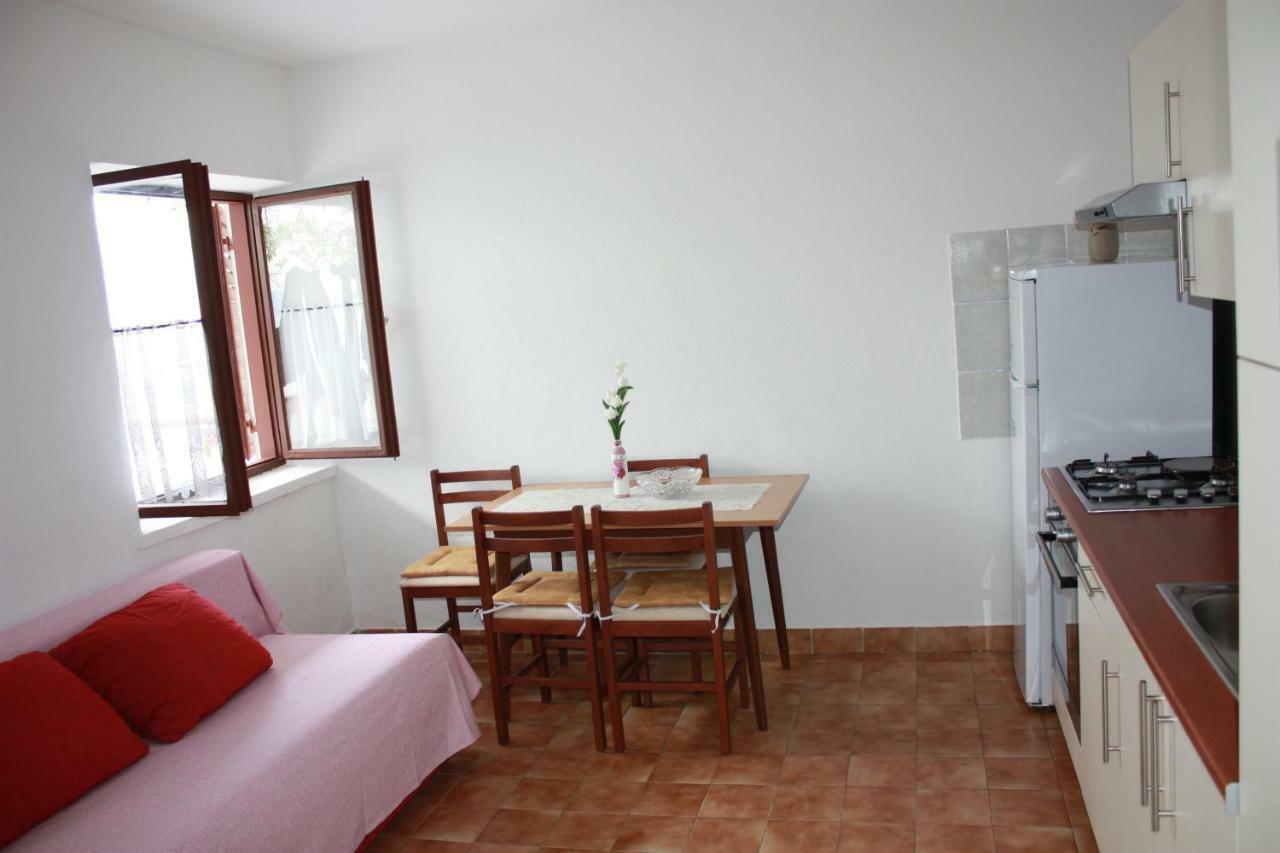 Apartmani Mila Starigrad Paklenica Εξωτερικό φωτογραφία