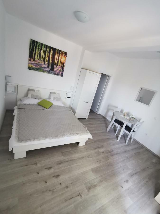 Apartmani Mila Starigrad Paklenica Εξωτερικό φωτογραφία