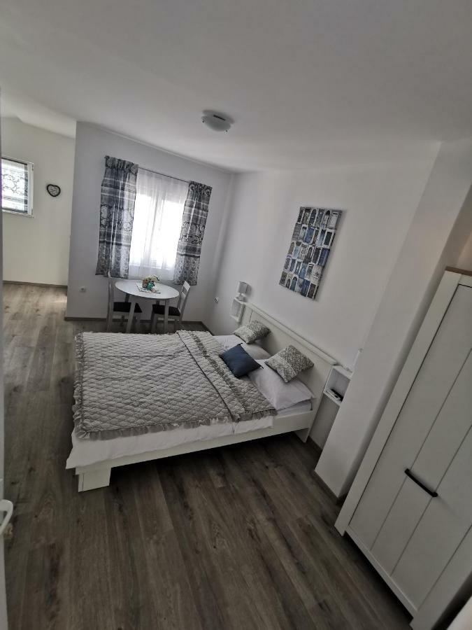 Apartmani Mila Starigrad Paklenica Εξωτερικό φωτογραφία