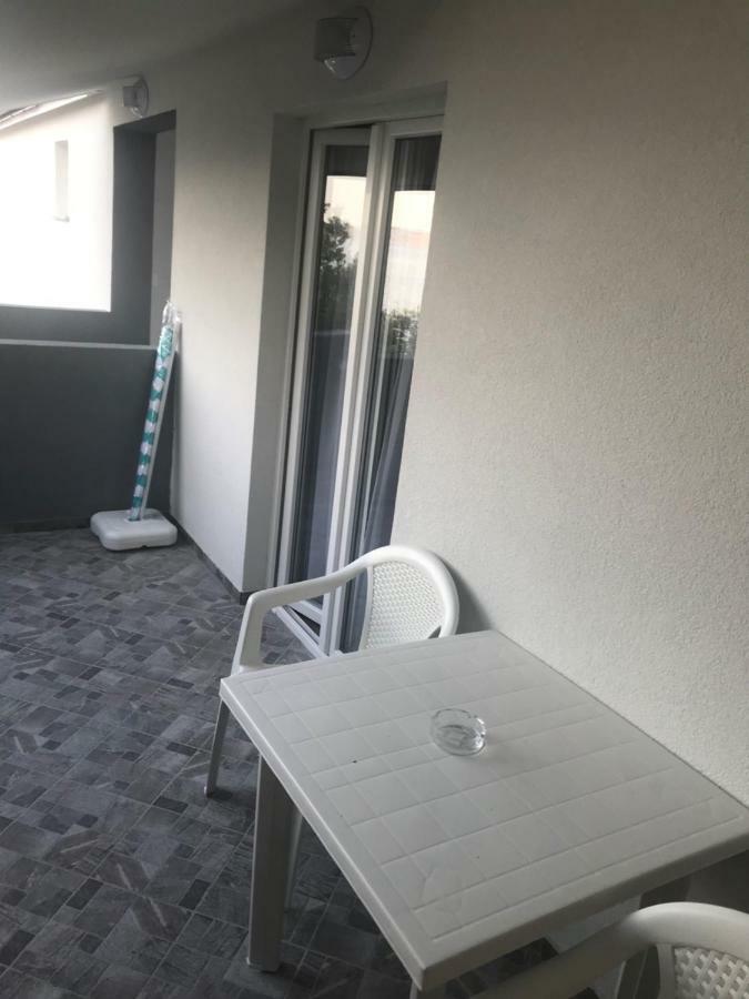 Apartmani Mila Starigrad Paklenica Εξωτερικό φωτογραφία