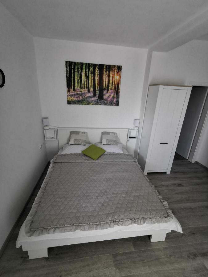 Apartmani Mila Starigrad Paklenica Εξωτερικό φωτογραφία